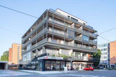 Bauherr:in:	Elisabeth, Herbert und Alexander Paulischin, Linz 
Architektur:	Gernot Fritz
Tragwerksplanung: ConLignum ZT GmbH
