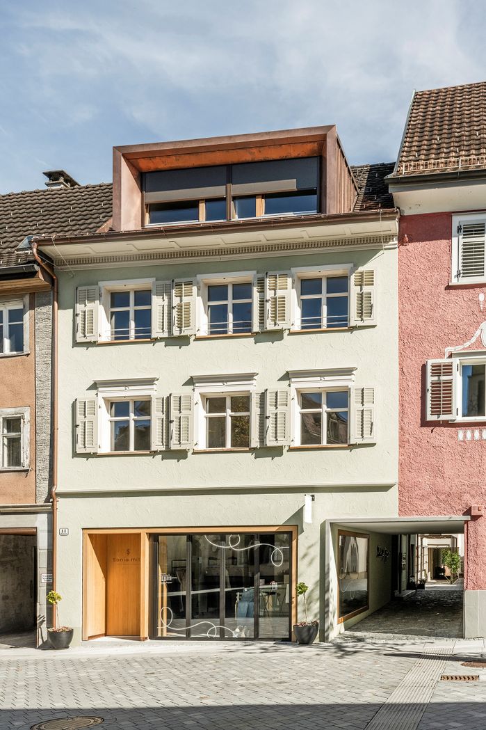 Bauherrschaft: Schadenbauer Projekt- und Quartierentwicklungs GmbH; Stadt Hohenems
Architektur: Architekten Nägele Waibel/ Bernardo Bader Architekten/ Georg Bechter Architektur +
Design/ HEIN architekten/ Imgang Architekten/ ma.lo architectural office zusammen mit DI Michael Egger
Freiraumplanung: lohrer.hochrein.landschaftsarchitekten und stadtplaner, München (Begegnungszone)/
Stadtland Büro für Raum- u. Landschaftsplanung, Hohenems (private Freiraumplanung)
